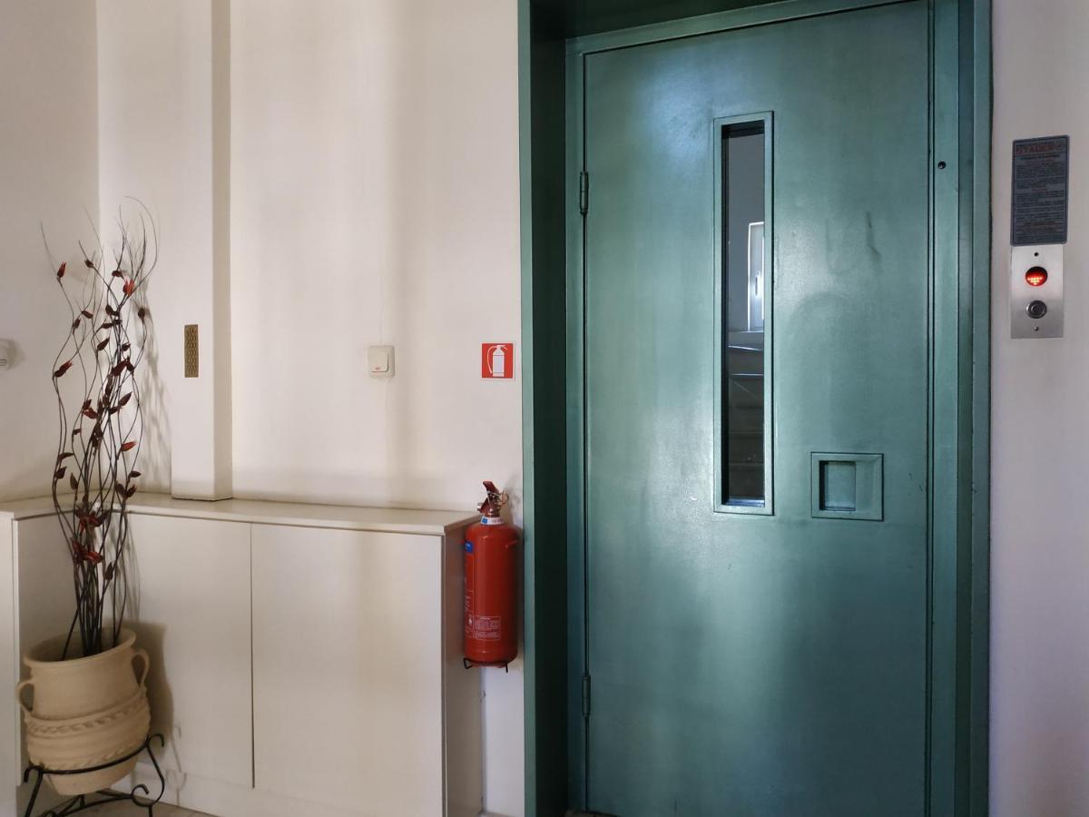 Thalia Apartment In Kalamata, 15' Walk From The City Center And The Beach Extérieur photo