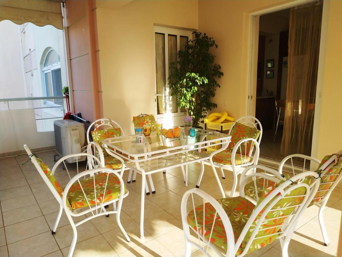 Thalia Apartment In Kalamata, 15' Walk From The City Center And The Beach Extérieur photo