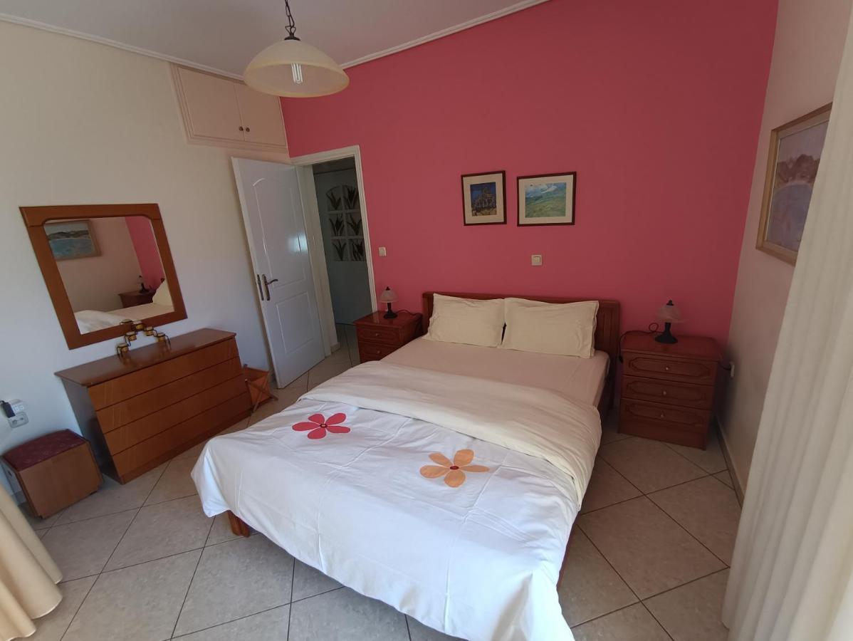 Thalia Apartment In Kalamata, 15' Walk From The City Center And The Beach Extérieur photo
